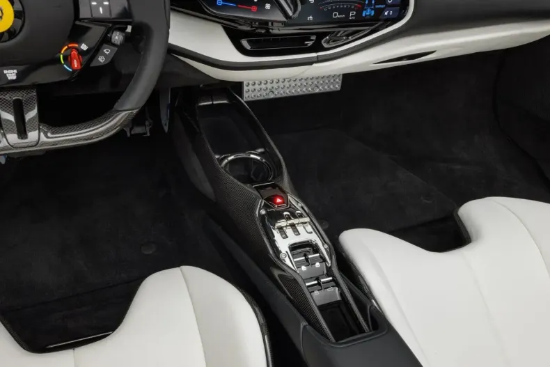 Ferrari SF90 din 2024 cu 2.700 km - oferta FER167905 - foto 14