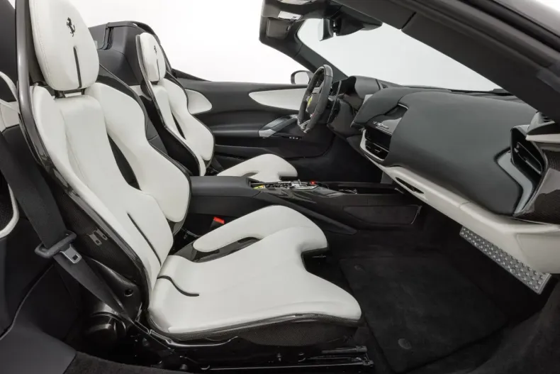 Ferrari SF90 din 2024 cu 2.700 km - oferta FER167905 - foto 17