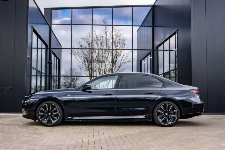 BMW i7 din 2023 cu 65.294 km - oferta BMW167912 - foto 2