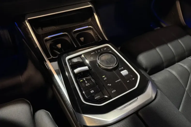 BMW 740 din 2024 cu 14.551 km - oferta BMW167998 - foto 28