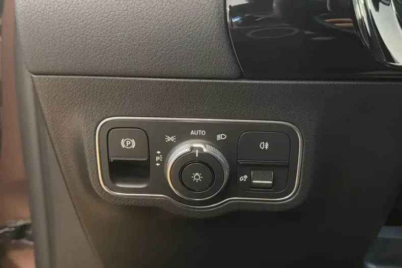 Mercedes-Benz EQA din 2022 cu 45.680 km - oferta MER168083 - foto 24