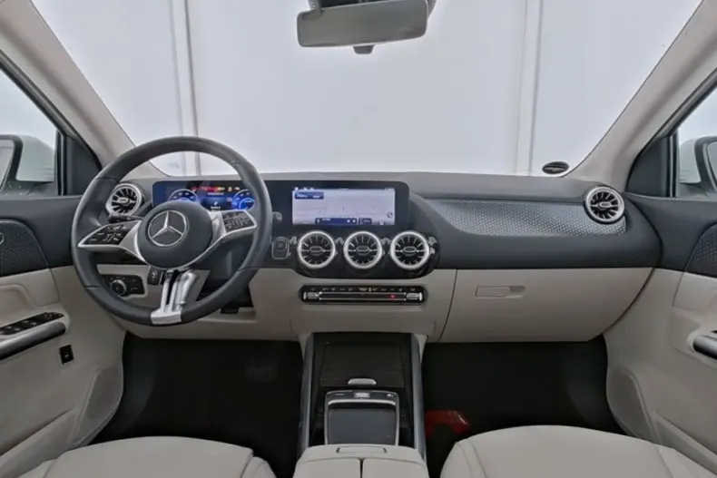 Mercedes-Benz EQA din 2024 cu 9.950 km - oferta MER168085 - foto 2