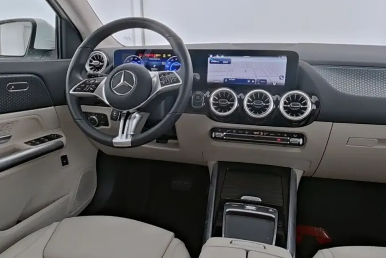 Mercedes-Benz EQA din 2024 cu 9.950 km - oferta MER168085 - foto 3