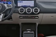 Mercedes-Benz EQA din 2024 cu 9.950 km - oferta MER168085 - foto 7