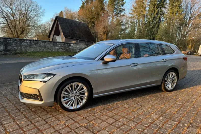 Skoda Superb din 2024 cu 23.000 km - oferta SKO168098 - foto 3