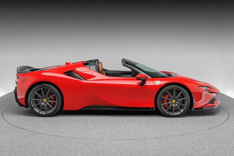 Ferrari SF90 din 2023 cu 2.600 km - oferta FER168104 - foto 7