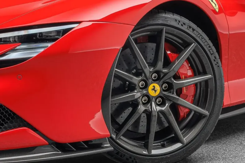 Ferrari SF90 din 2023 cu 2.600 km - oferta FER168104 - foto 10