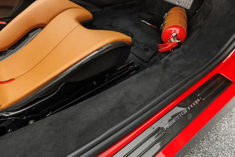 Ferrari SF90 din 2023 cu 2.600 km - oferta FER168104 - foto 23