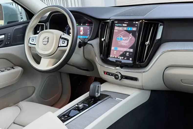 Volvo XC60 din 2024 cu 16.900 km - oferta VOL168115 - foto 12