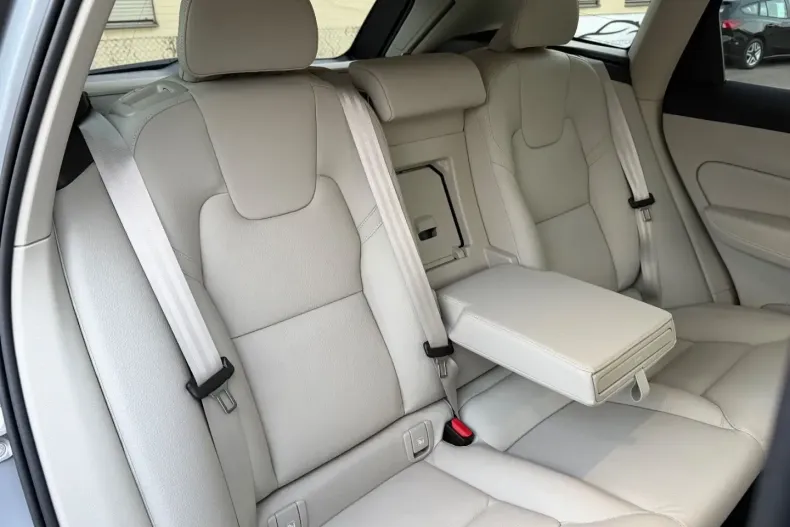 Volvo XC60 din 2024 cu 16.900 km - oferta VOL168115 - foto 16