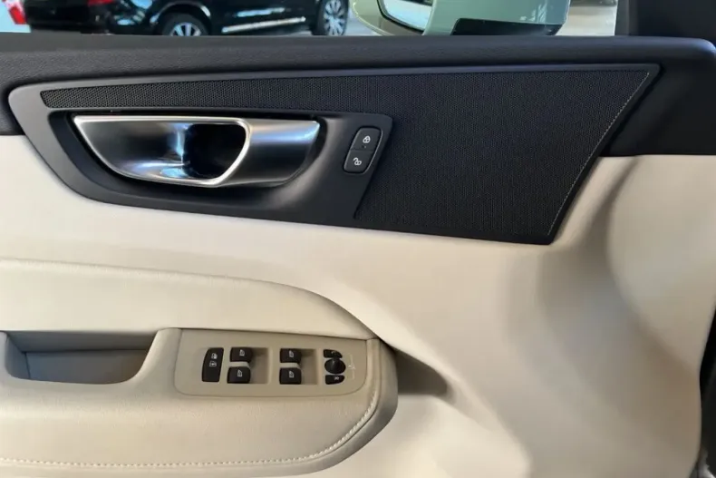 Volvo XC60 din 2024 cu 20.019 km - oferta VOL168116 - foto 16