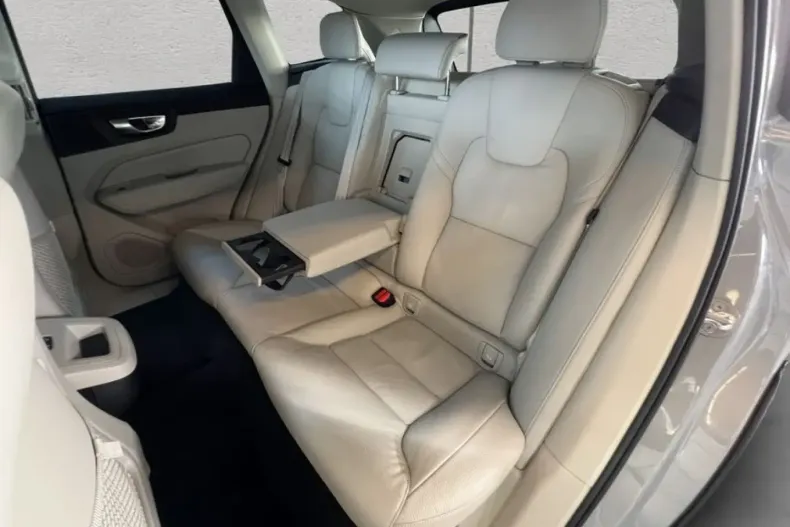 Volvo XC60 din 2024 cu 20.019 km - oferta VOL168116 - foto 17