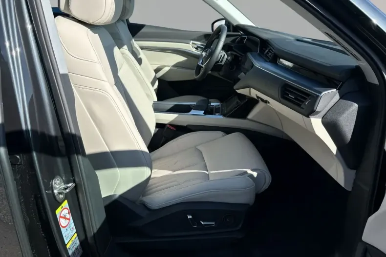 Audi Q8 din 2023 cu 21.890 km - oferta AUD168119 - foto 8