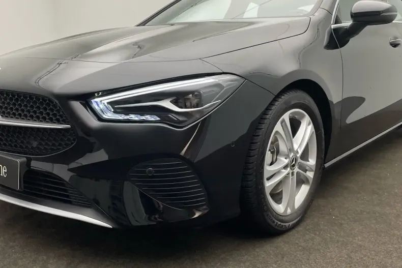 Mercedes-Benz CLA 180 din 2024 cu 9.457 km - oferta MER168184 - foto 1