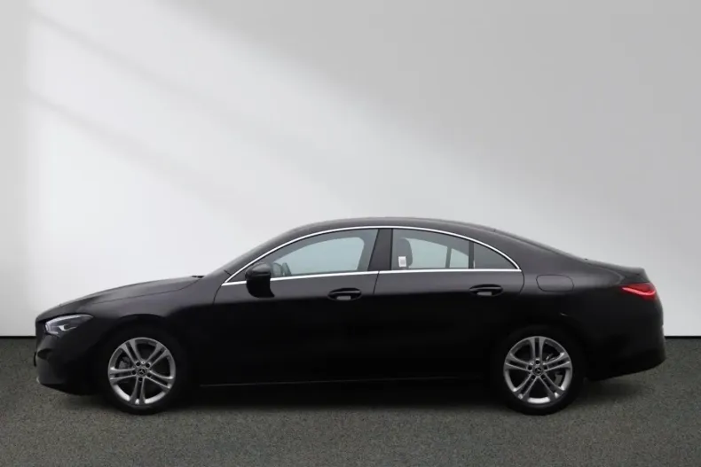 Mercedes-Benz CLA 180 din 2024 cu 9.457 km - oferta MER168184 - foto 2