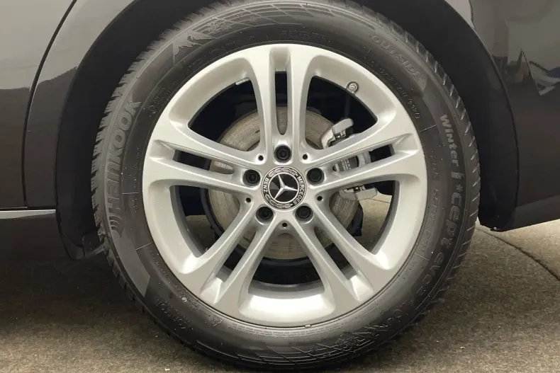 Mercedes-Benz CLA 180 din 2024 cu 9.457 km - oferta MER168184 - foto 11