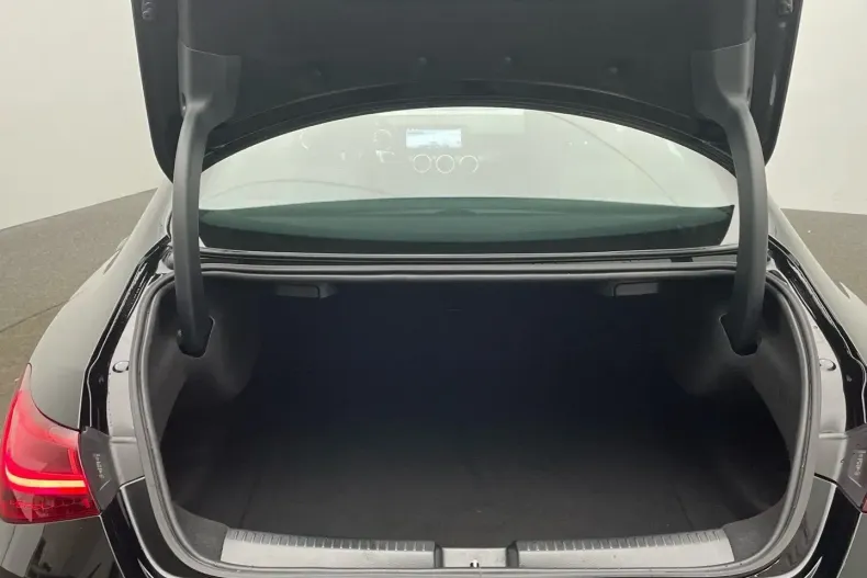 Mercedes-Benz CLA 180 din 2024 cu 9.457 km - oferta MER168184 - foto 12