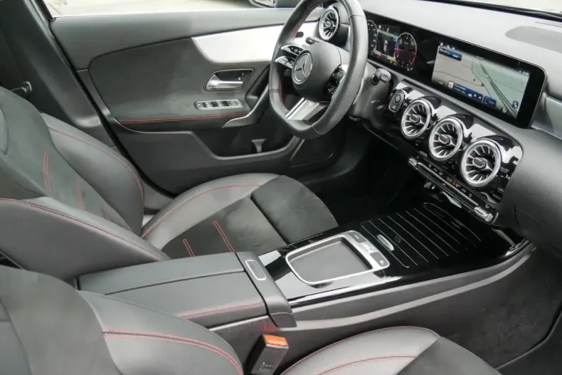 Mercedes-Benz A 200 din 2024 cu 27.668 km - oferta MER168229 - foto 3