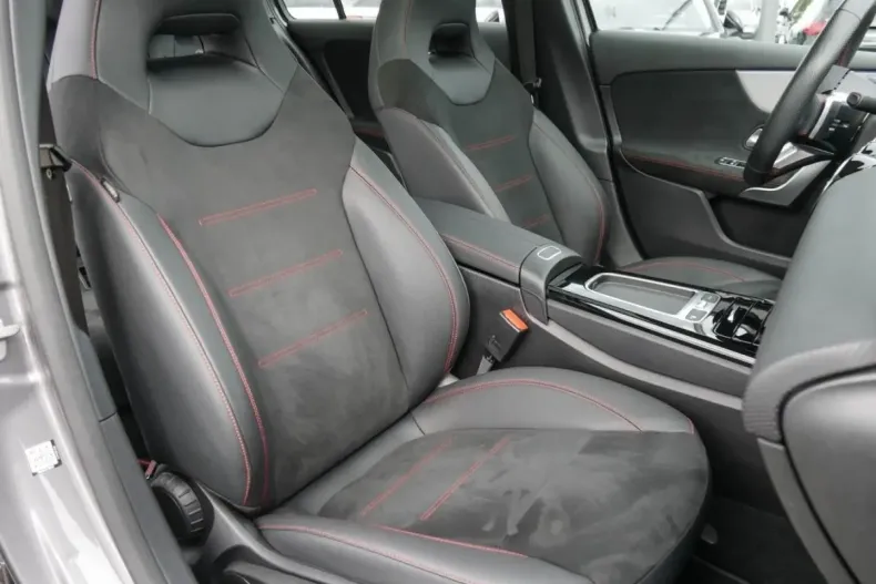 Mercedes-Benz A 200 din 2024 cu 27.668 km - oferta MER168229 - foto 6