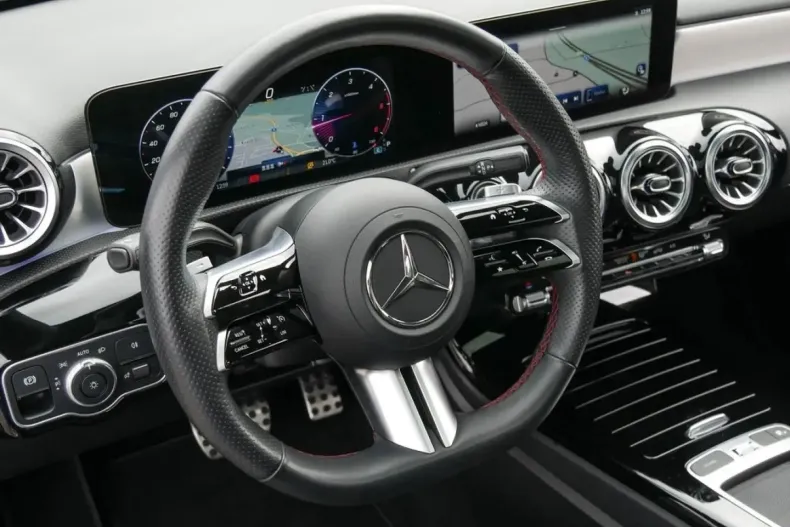 Mercedes-Benz A 200 din 2024 cu 27.668 km - oferta MER168229 - foto 8