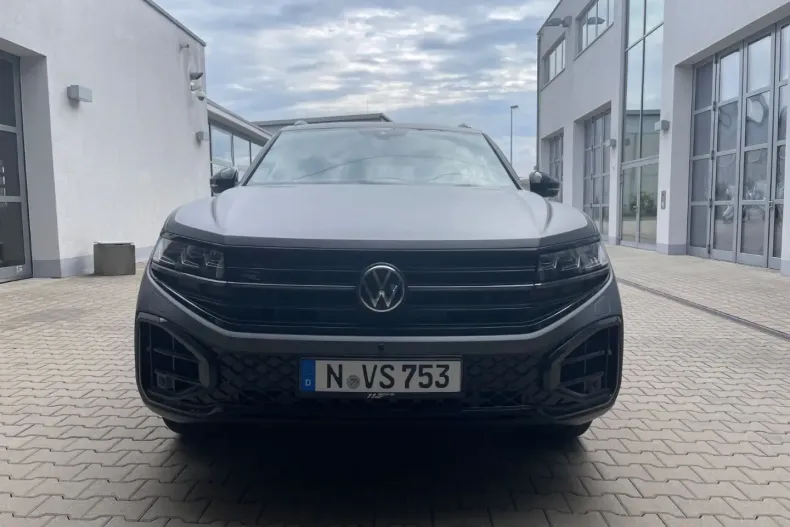 Volkswagen Touareg din 2024 cu 27.000 km - oferta VOL168232 - foto 2