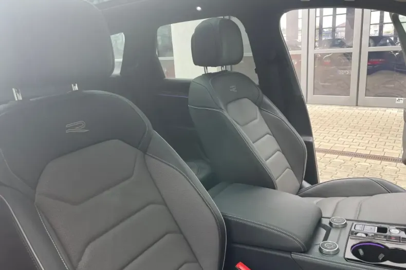 Volkswagen Touareg din 2024 cu 27.000 km - oferta VOL168232 - foto 11