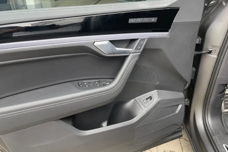 Volkswagen Touareg din 2024 cu 27.000 km - oferta VOL168232 - foto 12