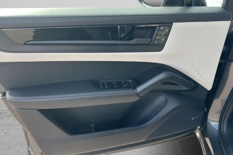 Porsche Cayenne din 2024 cu 16.900 km - oferta POR168245 - foto 15