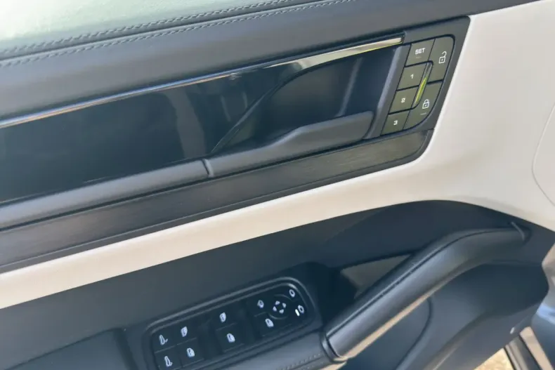 Porsche Cayenne din 2024 cu 16.900 km - oferta POR168245 - foto 19