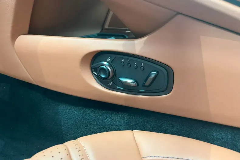 Aston Martin DB12 din 2024 cu 6.000 km - oferta AST168290 - foto 12