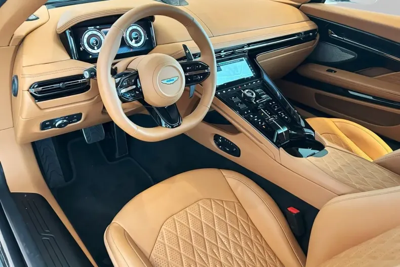 Aston Martin DB12 din 2024 cu 1.200 km - oferta AST168293 - foto 2