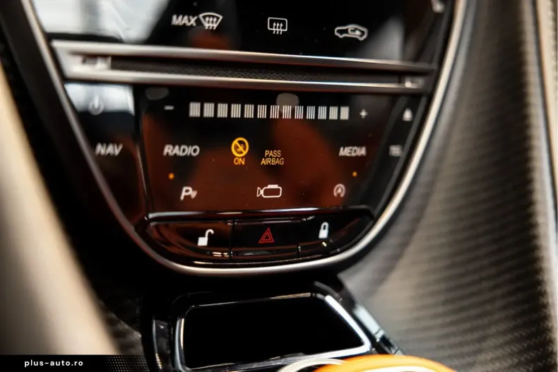 Aston Martin DBS din 2024 cu 3.500 km - oferta AST168304 - foto 40