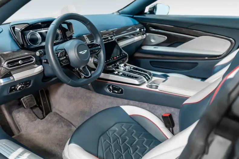 Aston Martin Vanquish din 2025 cu 9.999 km - oferta AST168306 - foto 7