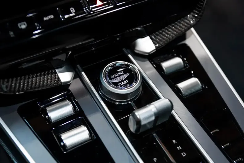 Aston Martin Vanquish din 2025 cu 9.999 km - oferta AST168306 - foto 30