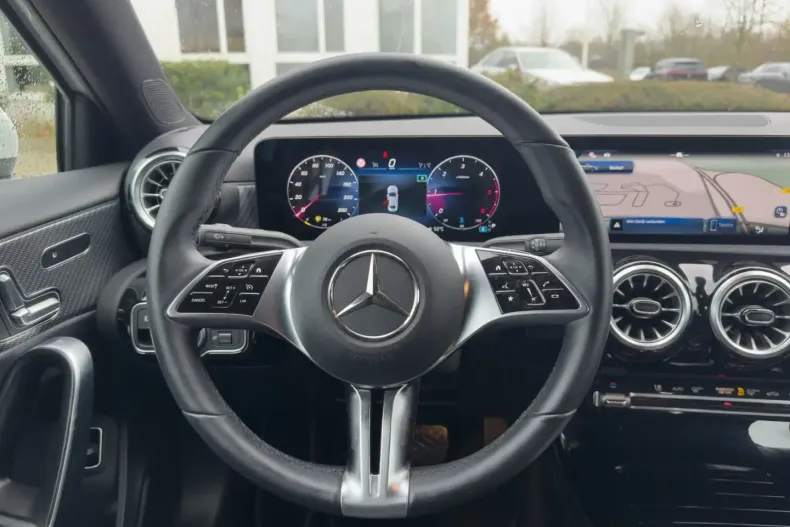 Mercedes-Benz A 200 din 2024 cu 27.179 km - oferta MER168310 - foto 9