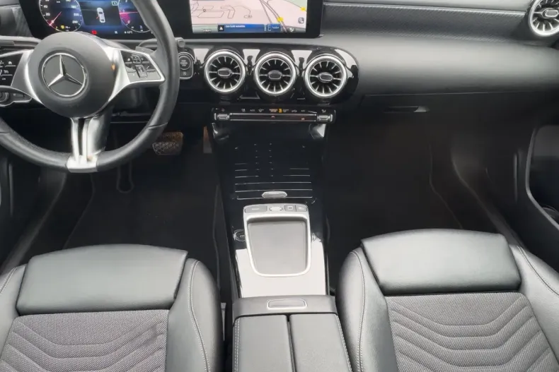 Mercedes-Benz A 200 din 2024 cu 27.179 km - oferta MER168310 - foto 11