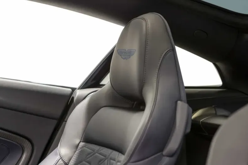 Aston Martin Vanquish din 2025 cu 10.500 km - oferta AST168311 - foto 18