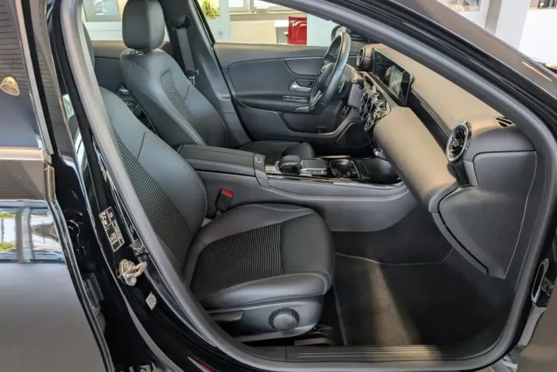 Mercedes-Benz A 220 din 2022 cu 47.280 km - oferta MER168314 - foto 3