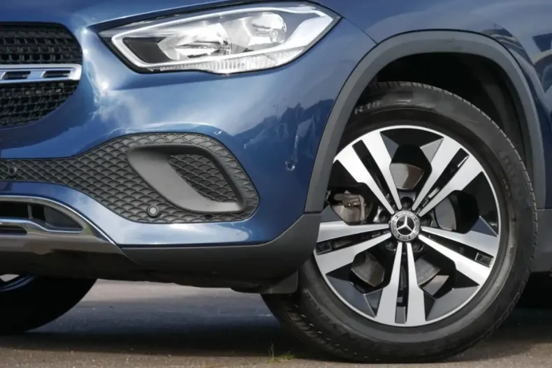 Mercedes-Benz GLA 200 din 2023 cu 65.166 km - oferta MER168316 - foto 5