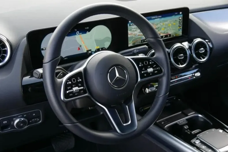 Mercedes-Benz GLA 200 din 2023 cu 65.166 km - oferta MER168316 - foto 8