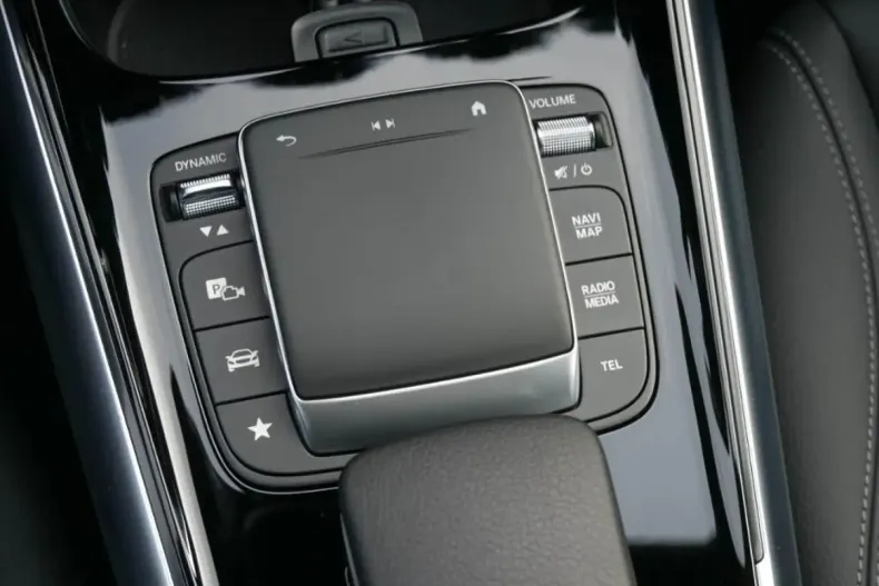 Mercedes-Benz GLA 200 din 2023 cu 65.166 km - oferta MER168316 - foto 9