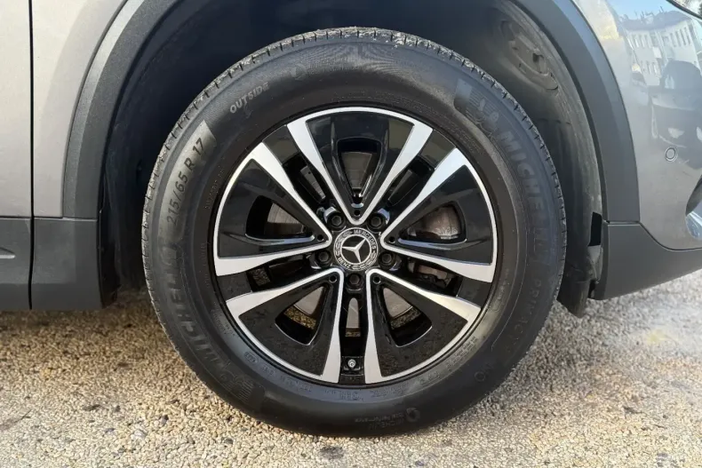 Mercedes-Benz GLA 180 din 2023 cu 73.000 km - oferta MER168319 - foto 8