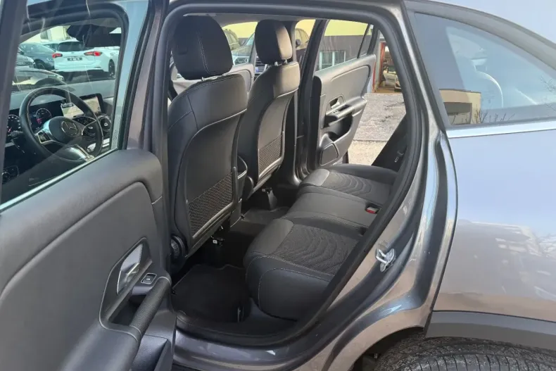 Mercedes-Benz GLA 180 din 2023 cu 73.000 km - oferta MER168319 - foto 13