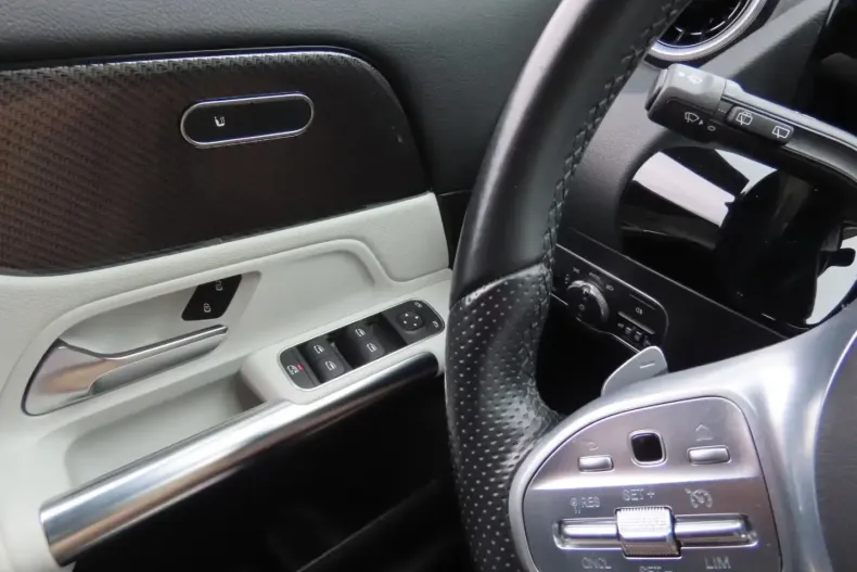 Mercedes-Benz GLA 200 din 2021 cu 53.608 km - oferta MER168322 - foto 9