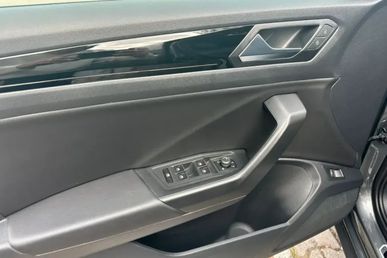 Volkswagen T-Roc din 2021 cu 48.356 km - oferta VOL168342 - foto 12