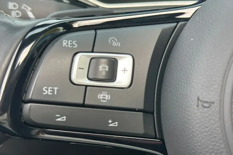 Volkswagen T-Roc din 2021 cu 48.356 km - oferta VOL168342 - foto 17