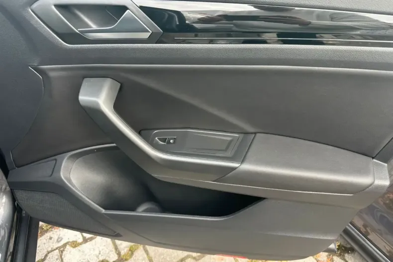 Volkswagen T-Roc din 2021 cu 48.356 km - oferta VOL168342 - foto 23