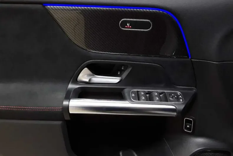 Mercedes-Benz GLA 250 din 2021 cu 59.525 km - oferta MER168346 - foto 4