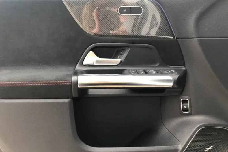 Mercedes-Benz GLA 220 din 2021 cu 75.400 km - oferta MER168359 - foto 12