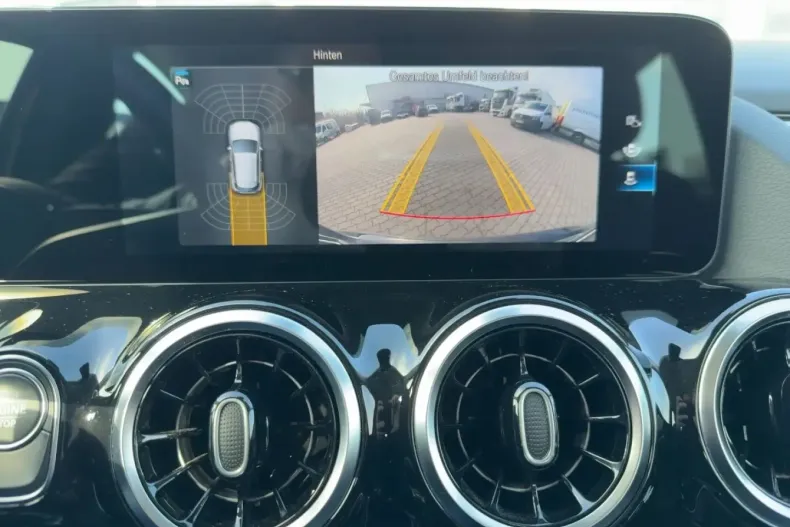 Mercedes-Benz GLA 250 din 2021 cu 45.860 km - oferta MER168364 - foto 14